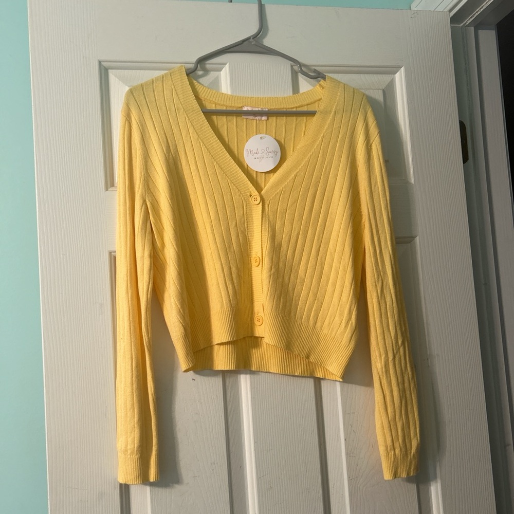 Yellow button down cardigan NWT🌼🐝